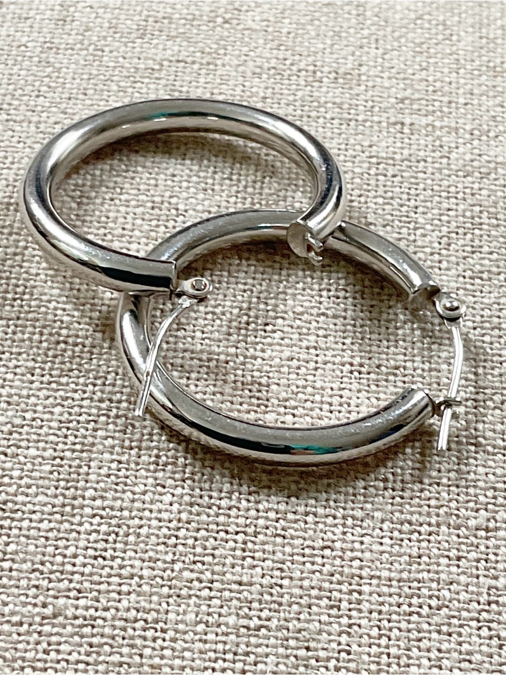 14K White Gold Hoop Earrings 25mm 1” Tubular Hoops Israel 1.73g - Picture 5 of 10